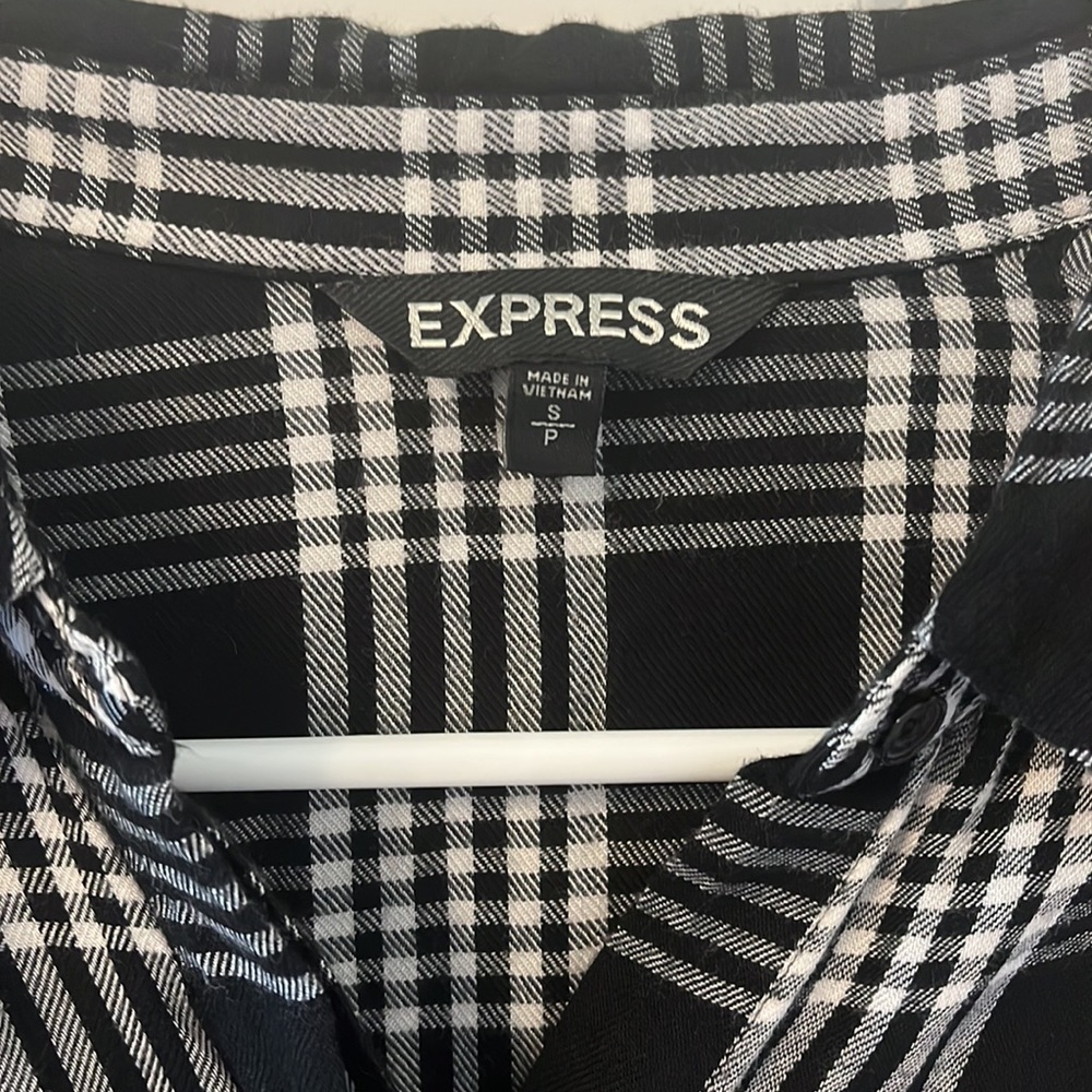 Button down - Picture 2 of 4